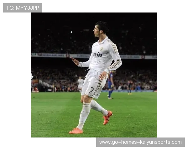 C罗冷静挑射破门，利雅得胜利轻松拿下三分