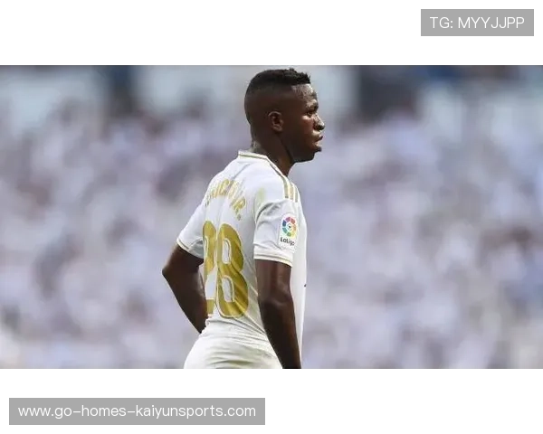 皇马前场高压断球成功，维尼修斯抽射被门将封得死死的