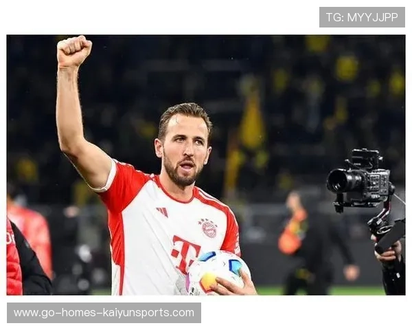 拜仁战术课凯恩脚下衔接精准,连线中场流畅度极高